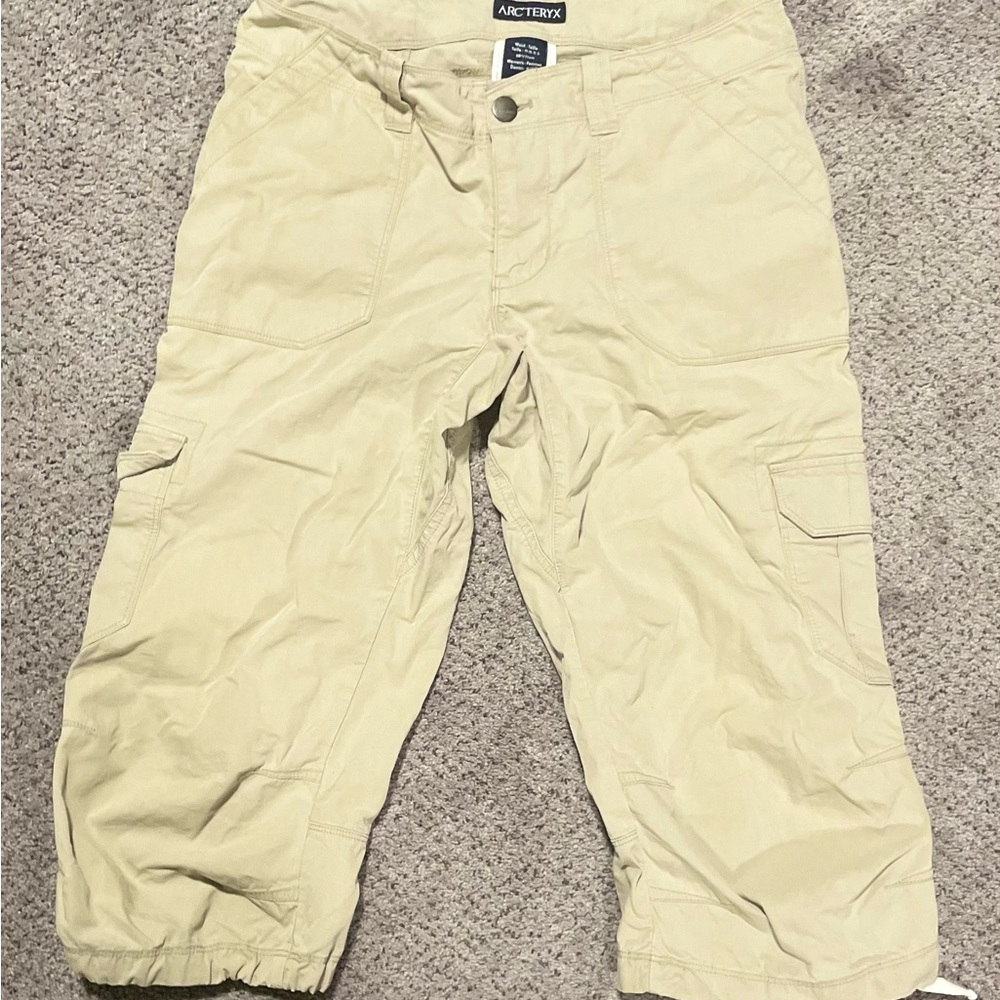 Vintage Arc’teryx Women’su Cargo Pants Khaki Size 6